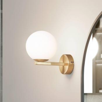 Lámpara de pared Bidolo de Lucande, color latón, cristal, 12 cm, IP44