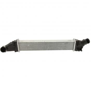 Intercooler NISSENS 96602 - Intercooler de motor, fabricado por Nissens, diseñado para optimizar el rendimiento del sistema de refrigeración del motor, compatible con diversas marcas y modelos de vehículos, construido con materiales de