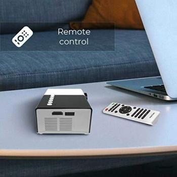 PRIXTON Cinema Mini - Mini Proyector Portatil / Proyector Mini Full HD, 900 Lúmenes, Conexión HDMI, USB, MicroSD, Aux in, AV in, Altavoces Integrados y Mando a Distancia Incluido