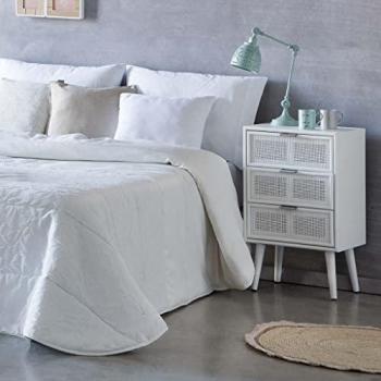 Mesita de Noche Blanca 42x36.5x71h Cm con 3 Cajones de Madera y Rejilla