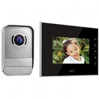 Kit videoportero Legrand 369220, compuesto de un monitor de vídeo interior con pantalla a color de 7 pulgadas e interfono exterior de visión nocturna gran angular, acabado efecto espejo