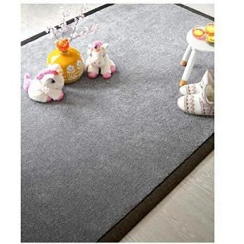 Alfombra de terciopelo gris hygge con chenilla marrón moteada - 200 x 290 cm