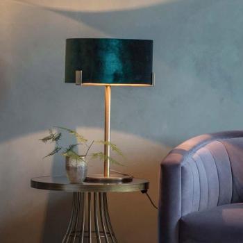 Lámpara de mesa campo de heno en acero con placa de latón mate antiguo y pantalla de terciopelo verde