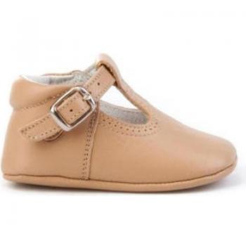 Sandalias de Niño Angelitos 247 Camel y Marrón, características: material resistente, diseño cómodo, suela antideslizante, cierre ajustable, adecuado para uso diario