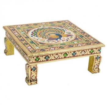 Mesa auxiliar de metal repujado dorada 38x38x14h cm