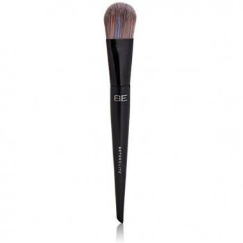 Brocha maquillaje fluido.