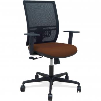 Silla de Oficina Yunquera P&C 0B68R65 Marrón oscuro con malla negra y brazo regulable