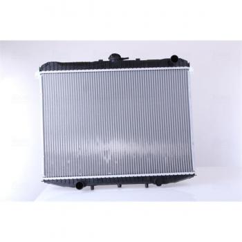 Radiador NISSENS 62069A para refrigeración del motor, con características de alta eficiencia en la transferencia de calor, diseño optimizado para un ajuste perfecto en el vehículo, fabricado con materiales de calidad para mayor durabilidad y resistenc