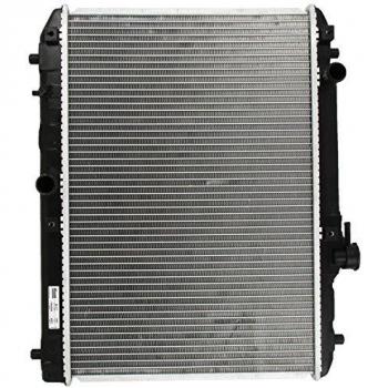 Radiador de refrigeración del motor Nissens 64177, fabricado en aluminio, con dimensiones específicas para un ajuste perfecto, diseñado para mejorar la eficiencia del sistema de refrigeración del motor y reducir el riesgo de sobrecalentamiento