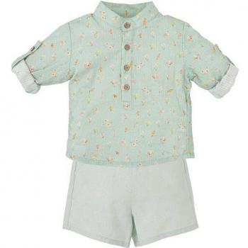 Conjunto de niño verde con motivos florales