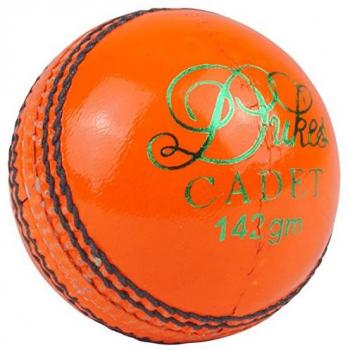 Dukes Cadet UN De colores Cerilla Criquet Esferas Junior 142g