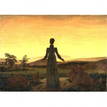 Mujer antes de la sol naciente
