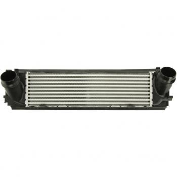 Intercooler VALEO 818260 - Compartimentos de Motor, fabricado por Valeo, diseñado para optimizar el rendimiento del sistema de refrigeración del motor, con alta eficiencia térmica, construcción duradera y materiales de calidad que garant