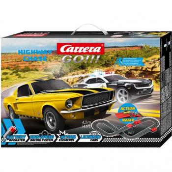 Carrera GO!!! Highway Chase - Circuito de carreras eléctrico, batería operada, incluye coches a escala 1:43, pista modular con diseño de persecución en carretera, compatible con otros sets Carrera GO!!!, fácil montaje y desmontaje