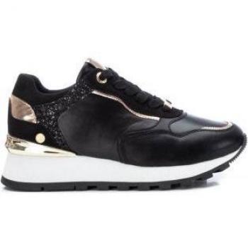 Zapatillas XTI 141991 para Mujer en Color Negro con Cierre de Cordones
