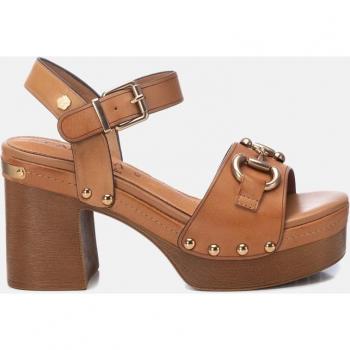 Sandalias de tacón de mujer de piel Camel con cierre de hebilla