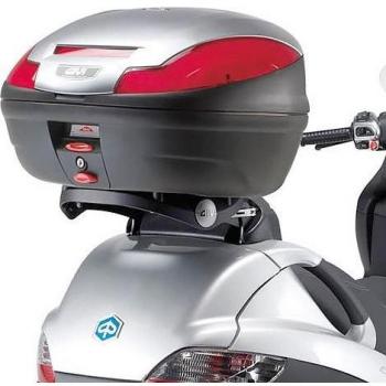 GIVI Adaptador Top Case M5M para Portamaletas Superior, compatible con varios modelos Piaggio, incluye placa M5M