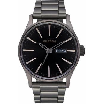 Reloj Hombre Nixon A356-5084, diseño moderno, resistencia al agua hasta 100 metros, cronógrafo, correa de acero inoxidable, esfera analógica con detalles en color negro y dorado