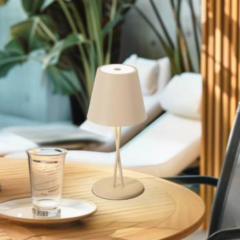 Lámpara de mesa LED recargable Janea con dimmer táctil, beige, metal