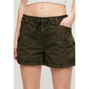 Short tipo cargo verde Superdry para mujer, ideal para un look casual y cómodo