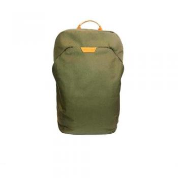 Mochila Hune Eco 16L para portátil de hasta 15.6, color verde oliva, diseño sustentable y compatible con tablet de hasta 11