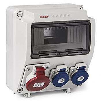 Caja precableada industrial Famatel 3957.1 IP44 con 9 módulos, 2 tomas 2P+T (16A, 250V), y una toma 3P+T (16A,