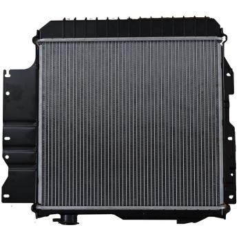 Radiador de refrigeración del motor NRF 50315, compatible con diversos vehículos, fabricado en aluminio para mayor ligereza y resistencia a la corrosión, cuenta con un diseño optimizado para mejorar el flujo de aire y la eficiencia térmica,