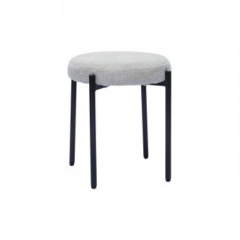 Taburete bajo apilable KIKO de tejido efecto aterciopelado texturizado beige y metal negro, 41 cm