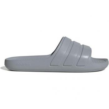 Chanclas de natación Adidas Adilette Flow gris, características: diseño ergonómico, material sintético ligero, suela de goma antideslizante, plantilla acolchada para mayor comodidad, fácil de poner y quitar