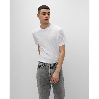Camiseta Hugo Boss para hombre con logo distintivo en el pecho.