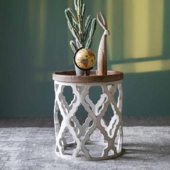 Mesa de centro de madera tallada blanca 50x50x56h cm estilo Romántico WANDERLUST DECO