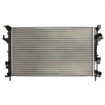 Radiador de refrigeración del motor NISSENS 63813, tipo: radiador, características: compatible con modelos específicos de vehículos, fabricado por Nissens, diseño optimizado para una mejor eficiencia térmica y durabilidad
