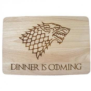 Tabla de bambú con grabado a láser, diseño de Juego de Tronos, con lobo Stark y mensaje «Dinner is Coming», ideal para cortar queso o como salvamanteles, de FastCraft UK