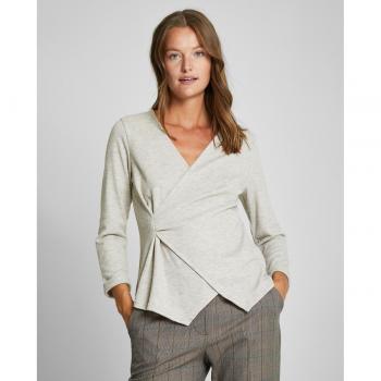 Camiseta de mujer cruzada asimétrica con detalle en el cuello
