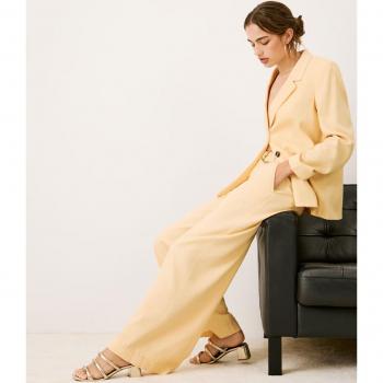 Pantalón ancho de mujer Pepe Jeans Ariana amarillo con cinturón de doble hebilla