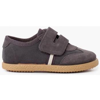 Zapatillas de serraje para niño con cierre frontal y tira adherente