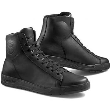 Stylmartin Zapatillas de Moto Core WP Negro características: impermeables, diseño moderno, suela antideslizante, refuerzos en tobillo y puntera, material exterior de cuero, cierre con cordones