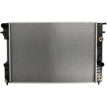 Radiador NISSENS 63072A para refrigeración del motor, compatible con diversos modelos de vehículos, fabricado en aluminio y plástico, con alta eficiencia térmica y resistencia a la corrosión