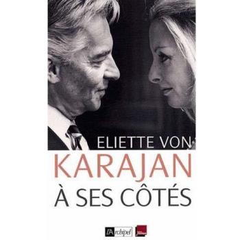 A ses côtés
