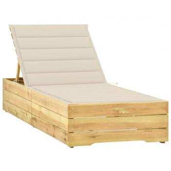 Tumbona con cojín crema de madera de pino impregnada