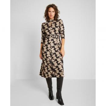 Vestido midi estampado de hojas con vuelo y cinturón