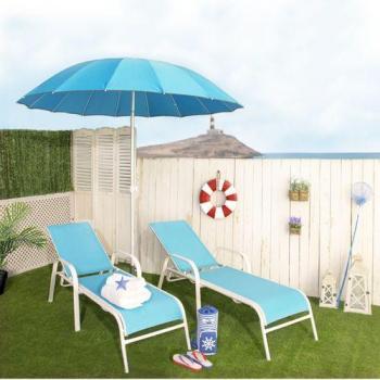Conjunto de jardín con tumbonas y sombrilla azul