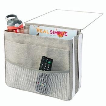 mDesign Bolsillo organizador para colgar en la cama - Guardatodo ideal como complemento de mesillas de noche o bandeja de cama - Con 3 bolsillos para guardar diarios, revistas, control remoto y más