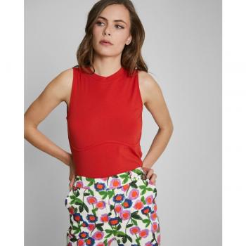 Camiseta de mujer sin mangas ajustada y elegante