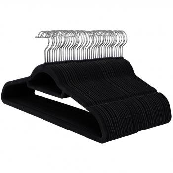 SONGMICS 50 Perchas de Terciopelo, Set de Perchas con Superficie Antideslizante, Ahorro de Espacio, Gancho Cromado Giratorio a 360º, Negro CRF50B
