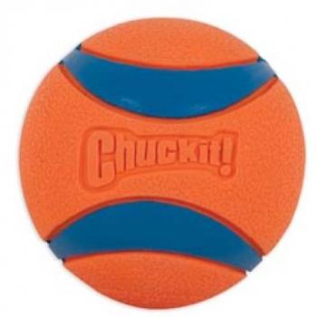 Pelota Chuckit! Ultra Ball para perros - Pelota flotante, fabricada con material duradero y resistente a mordidas, diseño aerodinámico para mayor distancia de lanzamiento, superficie texturizada para mejor agarre, fácil de limpiar