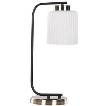Lámpara de mesa moderna con pantalla de vidrio blanca, brazo de metal negro y base de latón Caudelo
