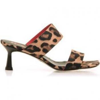 Sandalias de mujer Mustang Yvanna en color marrón con tacón y puntera cuadrada