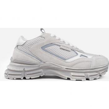 Zapatilla deportiva de mujer en tonos grises con cierre de cordones