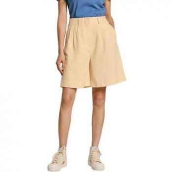 Bermuda de mujer Pepe Jeans Ava amarilla con pinzas delanteras y cierre de broche
